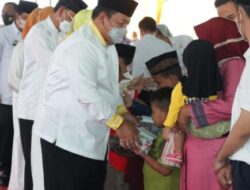 Gubernur Arinal Berikan Bantuan Dana Hibah Untuk Anak Yatim dan Rumah Ibadah Pada Pengajian Akbar di Pringsewu