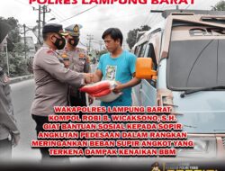 Polres Lampung Barat Bagikan Paket Sembako kepada Warga Terdampak Kenaikan BBM