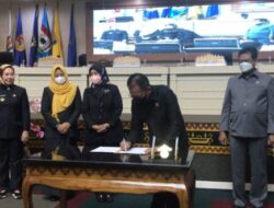 Wagub Nunik Hadiri Paripurna Persetujuan Bersama Pemprov dan DPRD Provinsi Lampung Terhadap RAPBD dan Belanja Daerah Provinsi Lampung 2023