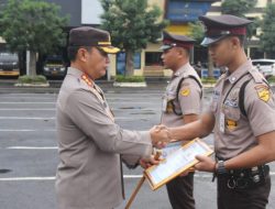 Kapolresta Bandarlampung Berikan Penghargaan Dua Satpam Bank Mandiri, Usai Gagalkan Pembobolan ATM
