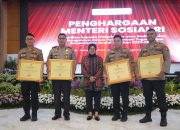 Edward S Pernong Apresiasi Dua Polisi Raih Penghargaan dari Menteri Sosial