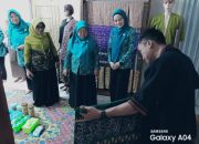 Ketua Dekranasda Provinsi Lampung Kunjungi Pengrajin Kain Tapis di Pringsewu