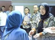 Wali Kota Bandar Lampung Serahkan Bantuan Sosial untuk Korban Bencana Alam