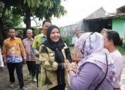 Wali Kota Eva Dwiana Serahkan Santunan BPJS Ketenagakerjaan kepada Warga Teluk Betung Timur