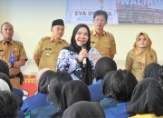 Wali Kota Eva Dwiana Serahkan Program Bantuan Pendidikan untuk Siswa dan Mahasiswa Bandar Lampung Tahun 2025