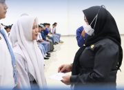Wali Kota Eva Dwiana Serahkan Program Bantuan Pendidikan bagi 1.079 Siswa dan Mahasiswa Bandar Lampung Tahun 2025