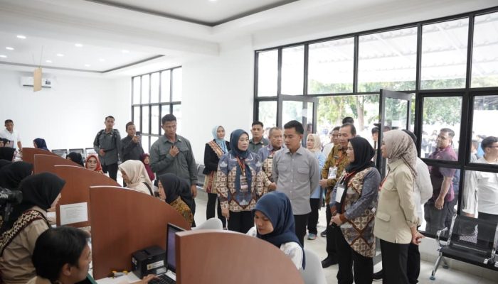 Kunjungi RSUD dr. A. Dadi Tjokrodipo, Gibran Rakabuming Raka Beri Dukungan Pengembangan Rumah Sakit