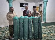 YBM BRILiaN Salurkan Karpet Sajadah untuk Ponpes di Pelosok Lampung Barat