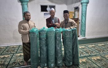 YBM BRILiaN Salurkan Karpet Sajadah untuk Ponpes di Pelosok Lampung Barat