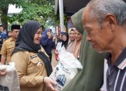 Wali Kota Bandar Lampung Salurkan Bantuan Beras kepada Puluhan Ribu KPM di Kota Bandar Lampung