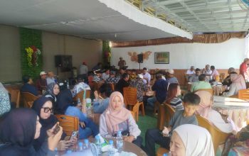 Hary Kohar Resmikan Warung Pindang Salmon Satria, Sajikan Kuliner Berkualitas dan Live Musik Setiap Hari