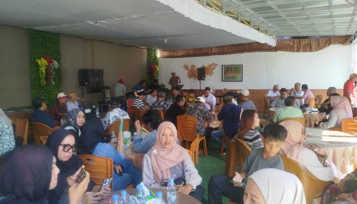 Hary Kohar Resmikan Warung Pindang Salmon Satria, Sajikan Kuliner Berkualitas dan Live Musik Setiap Hari