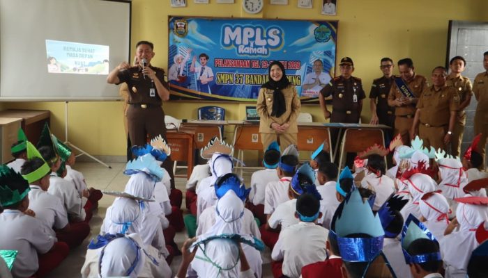 Eva Dwiana Bersama Kajati Lampung Monitoring Program MBG